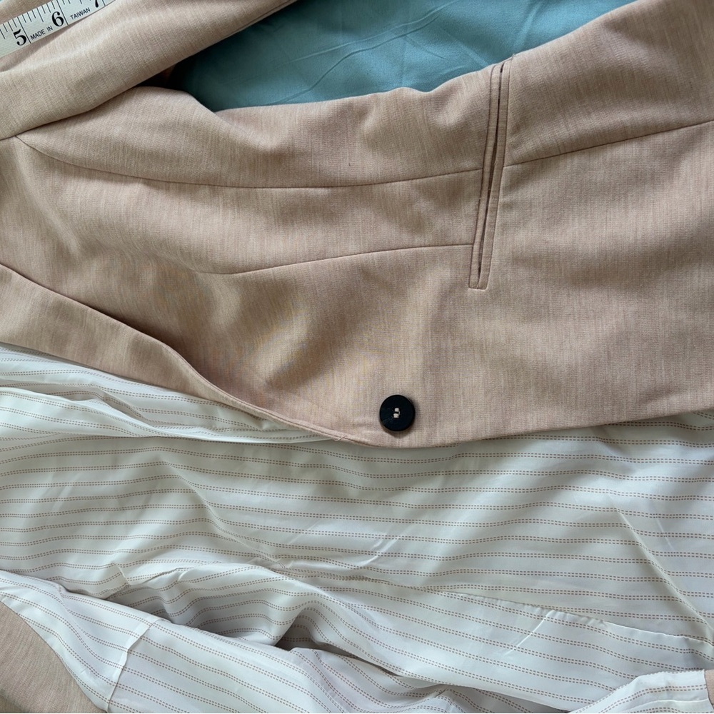 3/$15! H&M Classic Light Pink Women's Blazer - Picture 9 of 9